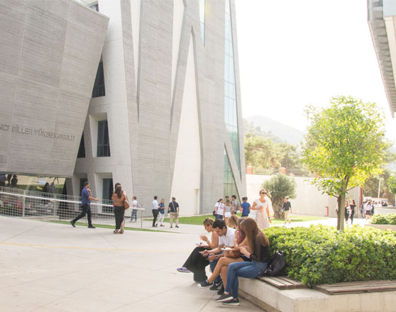 İzmir Ekonomi Üniversitesi